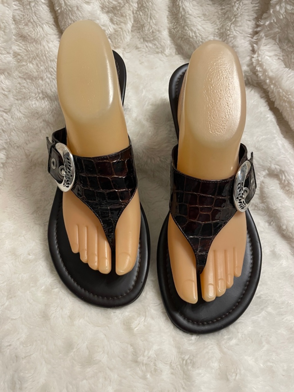 Brighton "Lark" Wedge sandal crocodile embossed thong - Picture 9 of 9